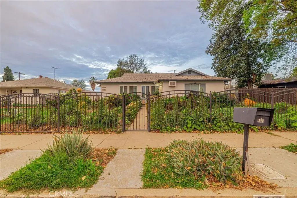 8523 Lindley Avenue, Northridge