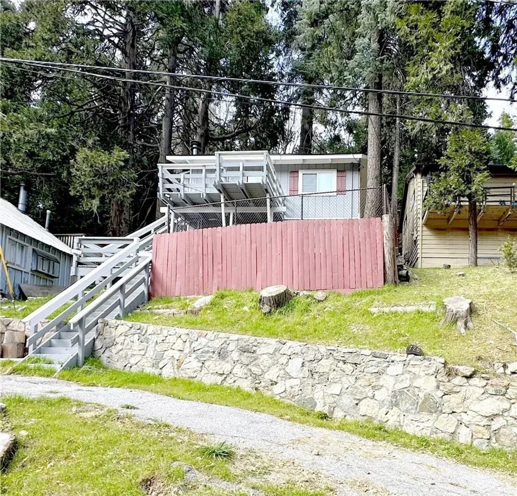 726 Golden, Lake Arrowhead