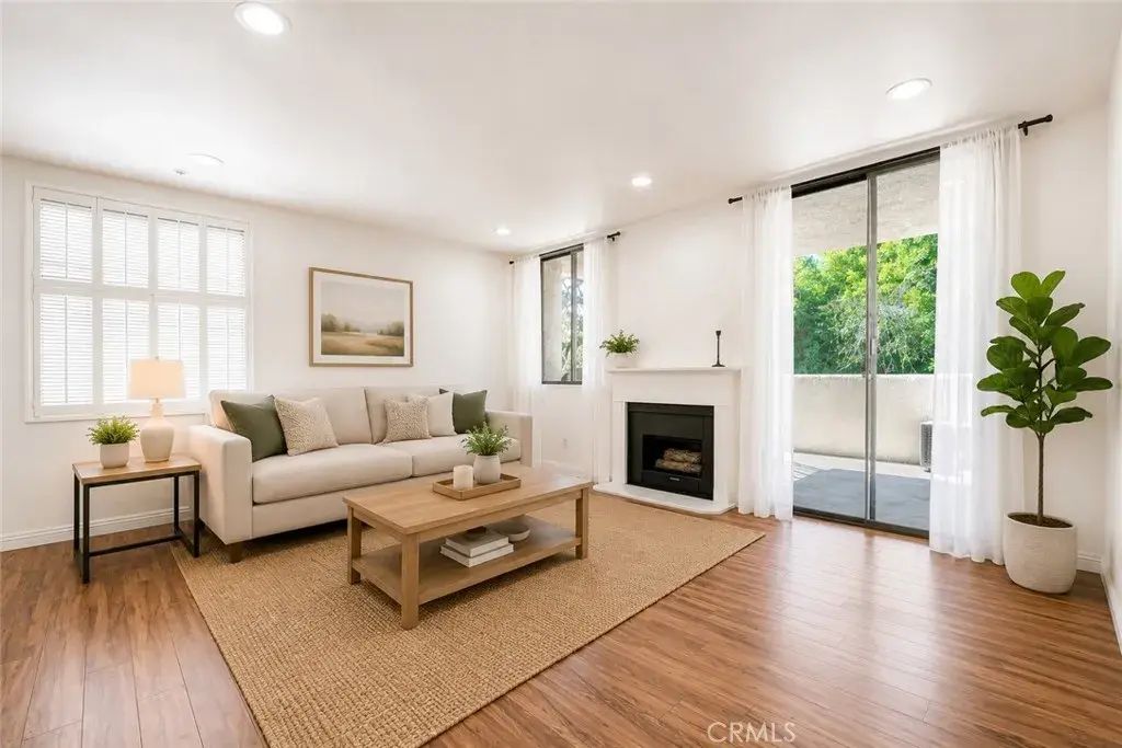 7001 S La Cienega 101, Los Angeles