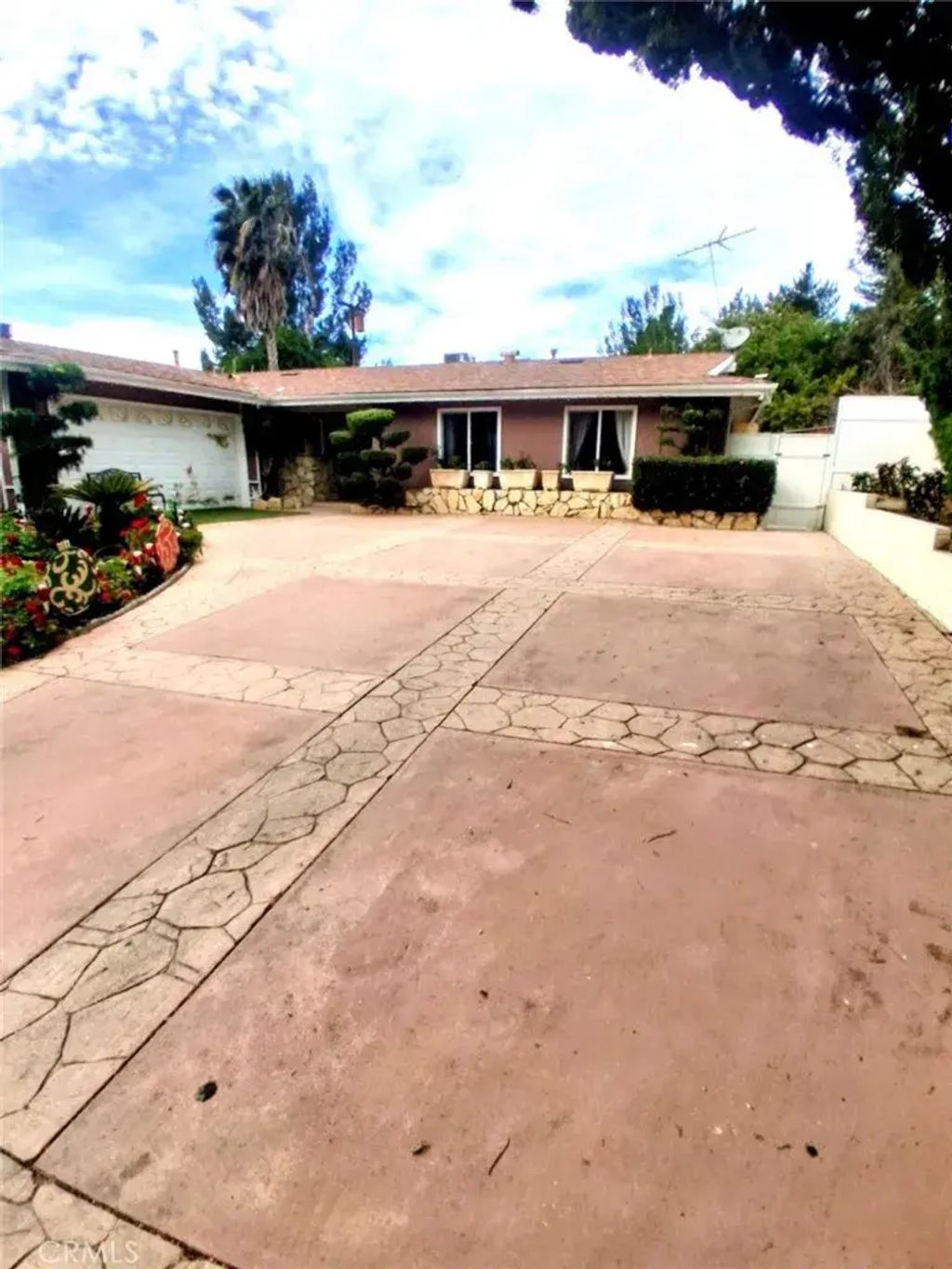 16331 Shamhart, Granada Hills