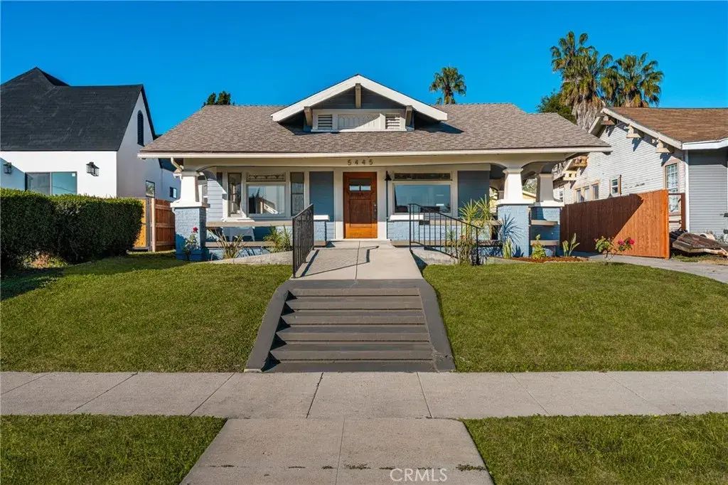 5445 S Victoria, Los Angeles