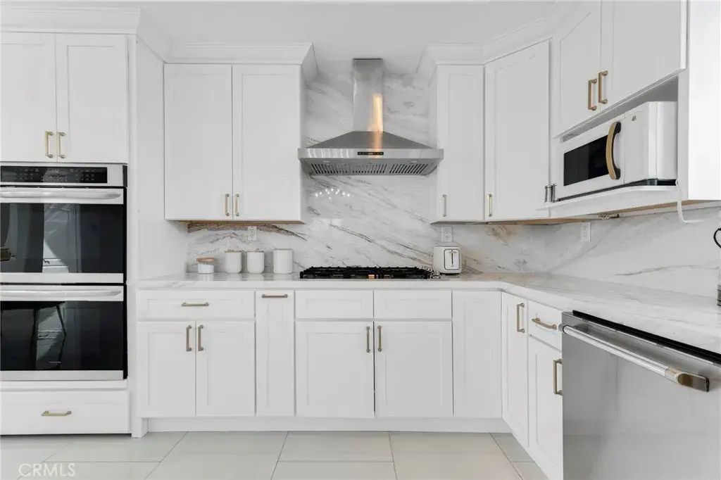 6997 Sale Avenue, West Hills