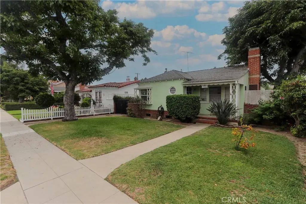 7820 7th, Downey