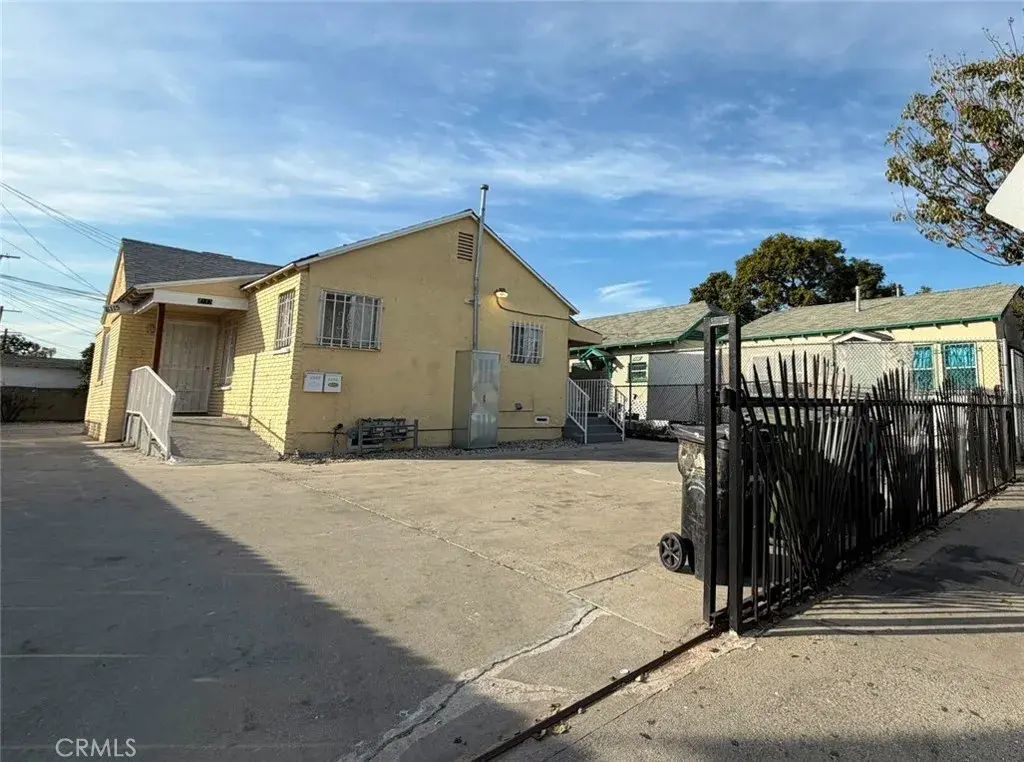 8115 S San Pedro, Los Angeles