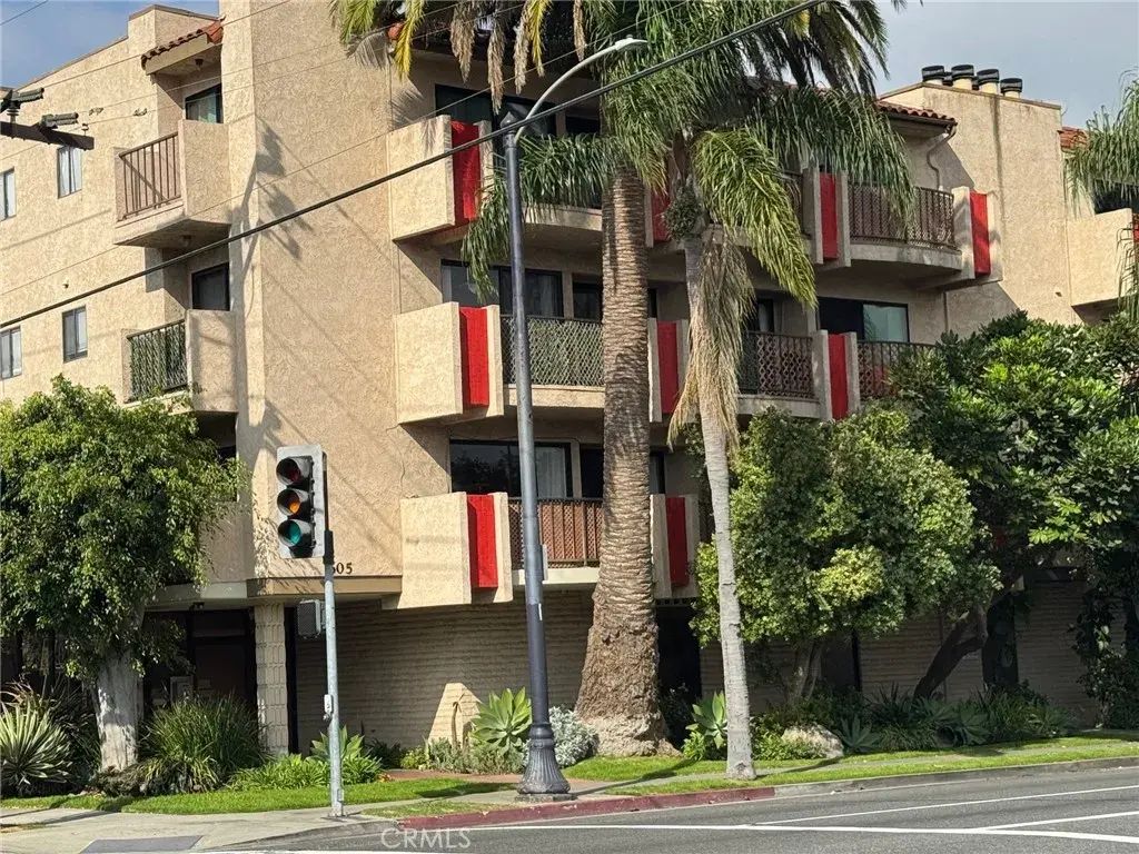 605 Redondo Avenue 206, Long Beach