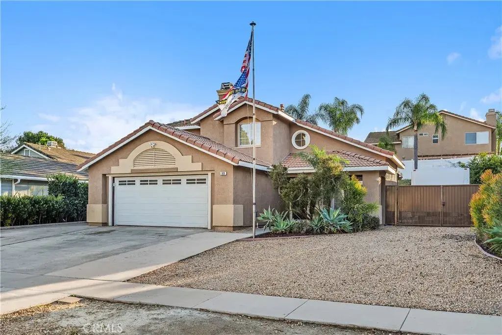 809 Rock Ridge Court, Corona