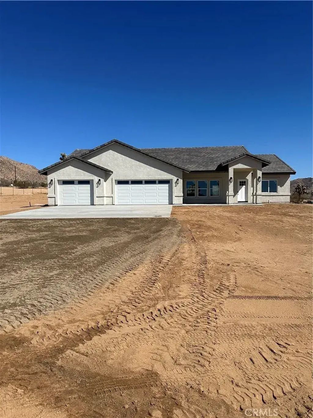 16353 Smokethorn Road, Apple Valley