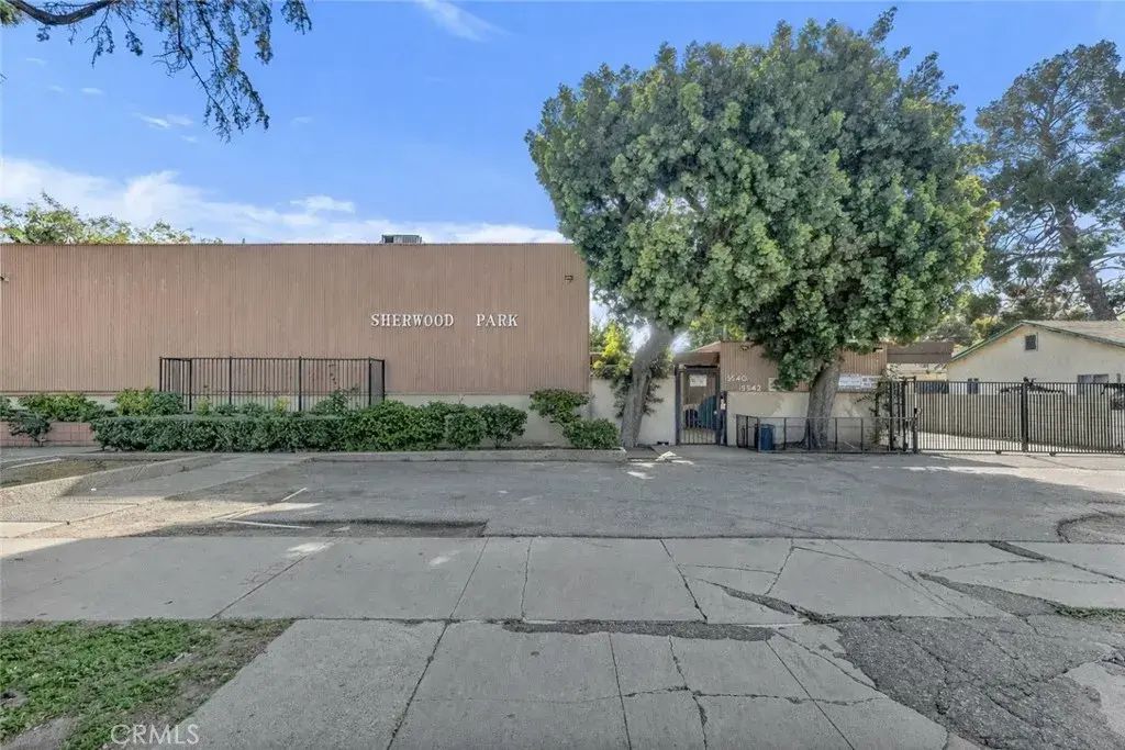 15542 Sherman Way 11, Van Nuys