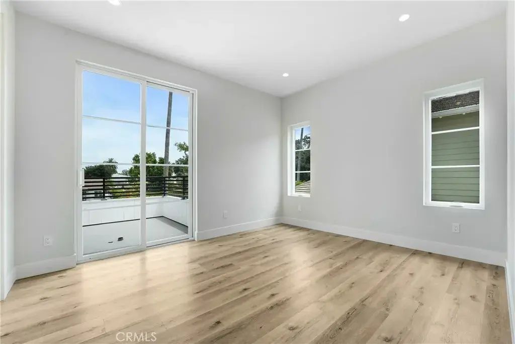 109 N Parkwood Avenue A, Pasadena