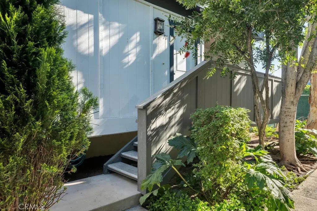 18550 Hatteras Street 76, Tarzana