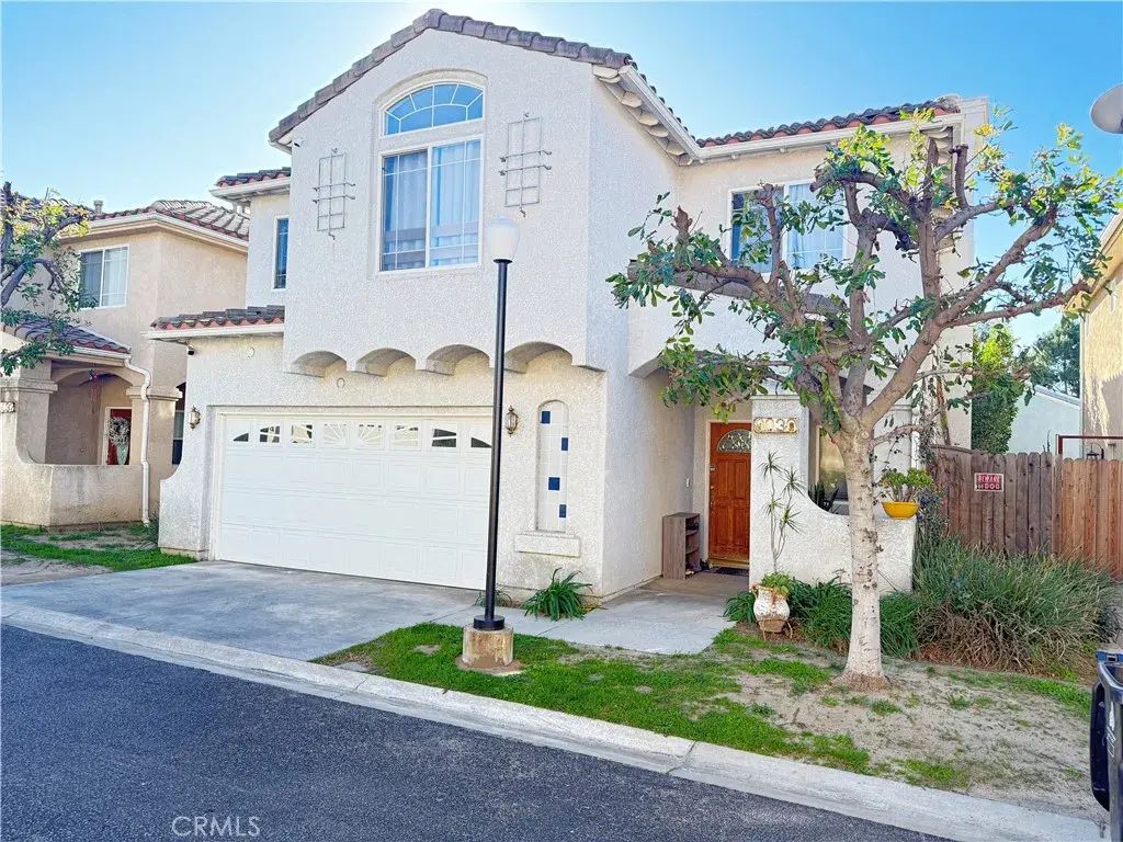 9030 Hayvenhurst Avenue, North Hills