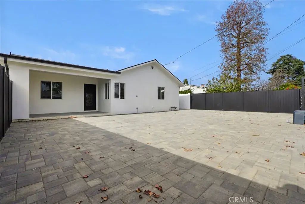 7423 Balcom Avenue, Reseda