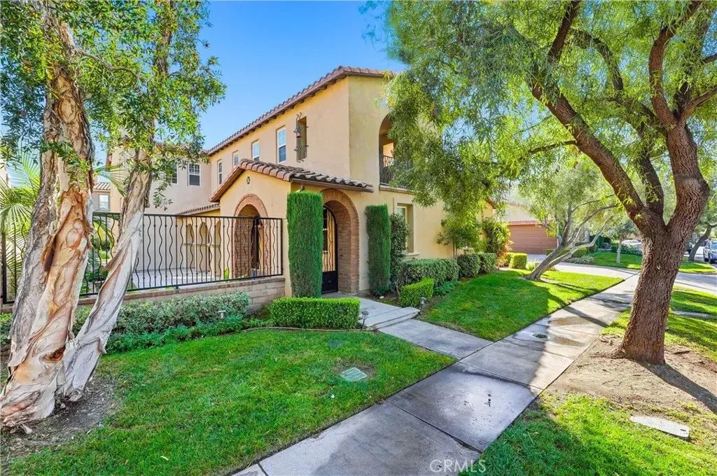 4329 Palazzo, Corona