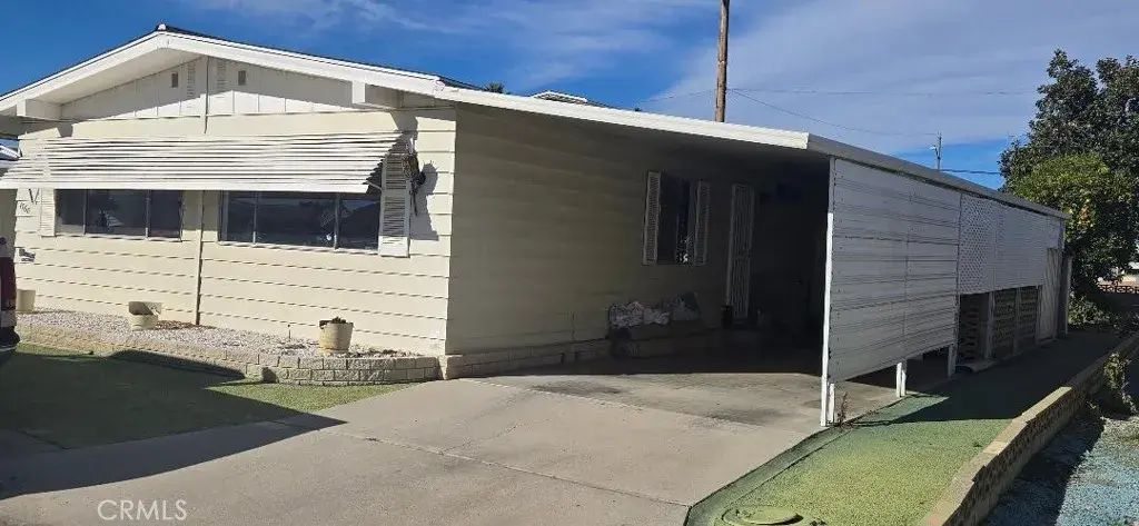 1760 Santiago, Hemet
