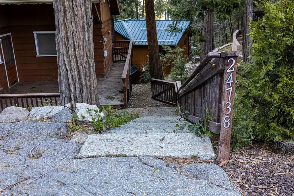 24738 Nestal Court, Crestline