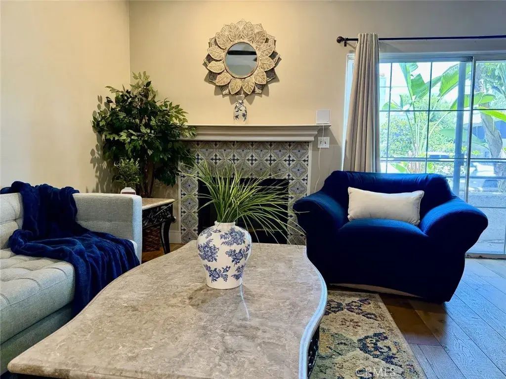 10604 Valley Spring Lane 105, Toluca Lake