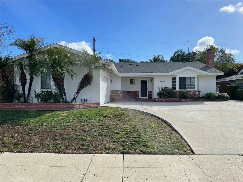 23832 Calvert Street, Woodland Hills