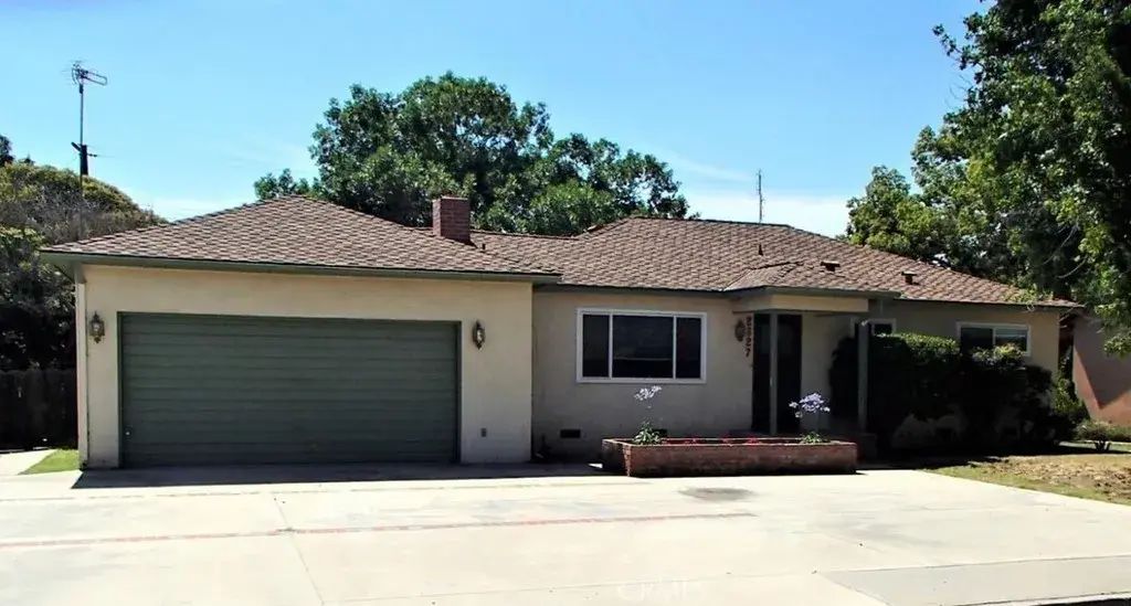 2327 S Garden Street, Visalia