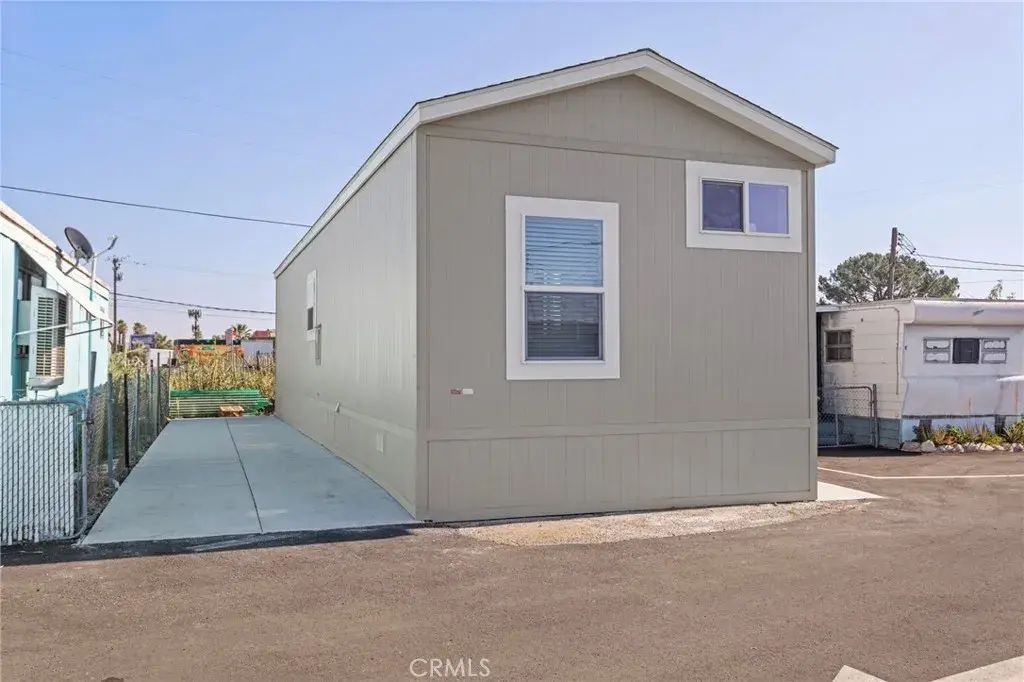 6154 Mission 03, Jurupa Valley