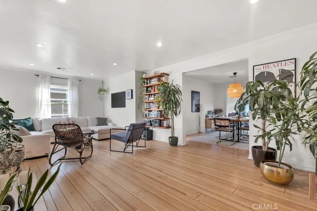 5727 Colbath, Valley Glen