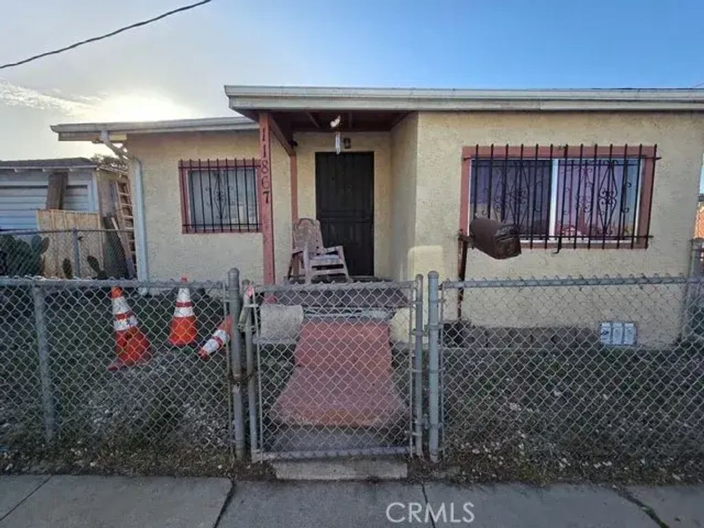 11867 S Broadway, Los Angeles
