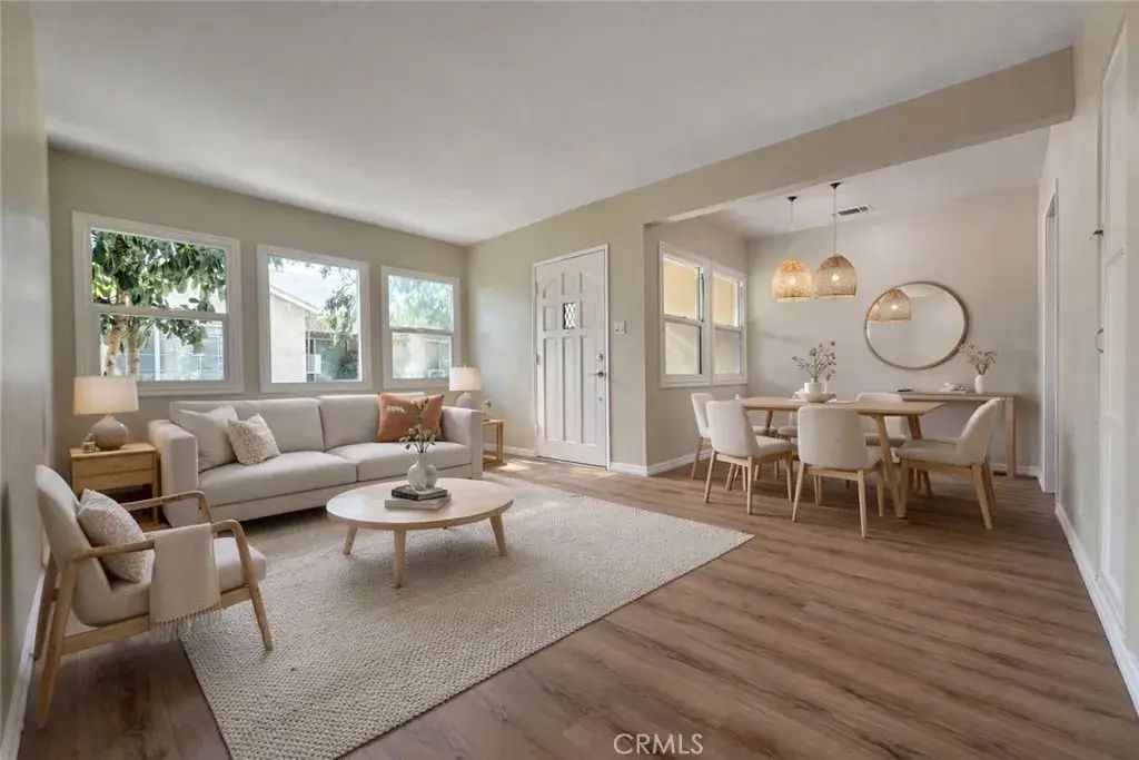 7452 Woodley Avenue, Van Nuys