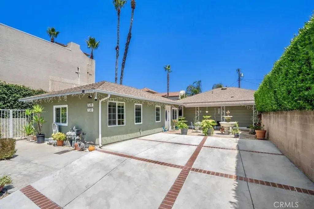 7128 Mammoth Avenue, Van Nuys