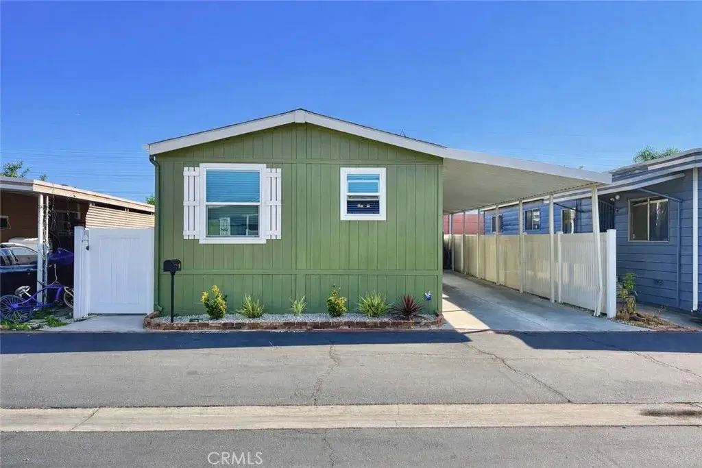 16600 Orange 130, Paramount