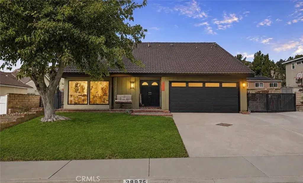 28975 Lotusgarden Dr, Canyon Country