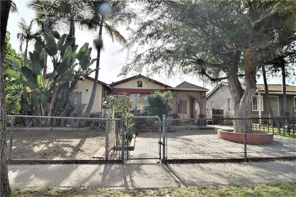 6542 San Luis, Paramount