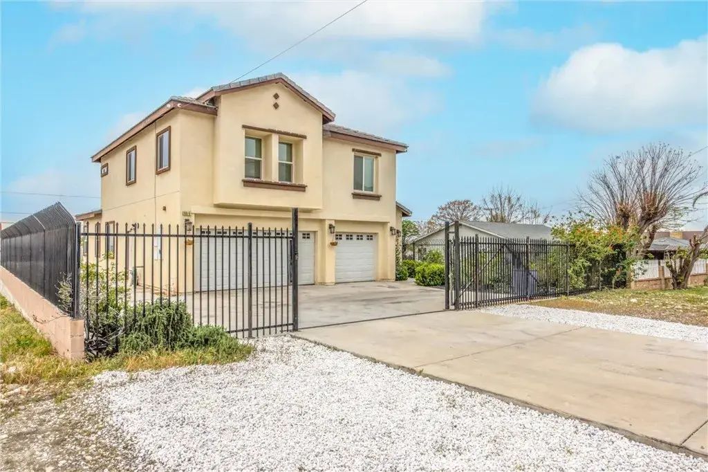 15879 Highland, Fontana