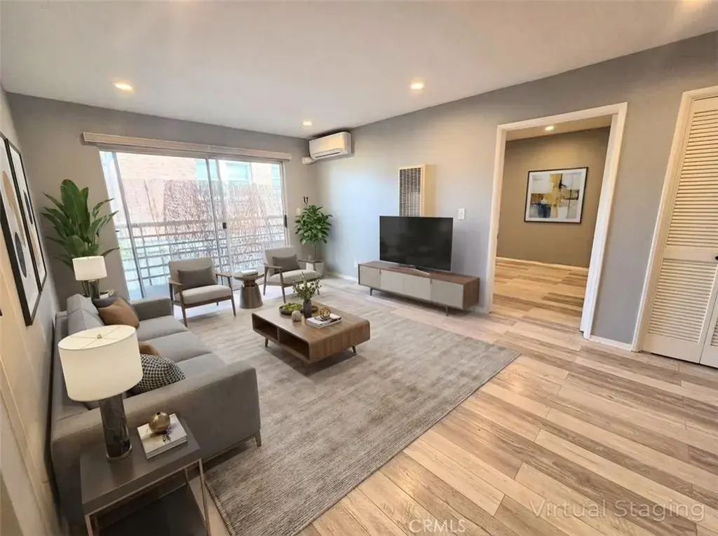 327 Chestnut, Long Beach