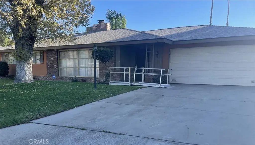 323 E Holly Street, Rialto