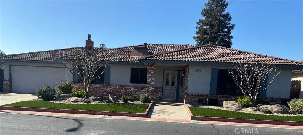7677 N Gearhart, Fresno