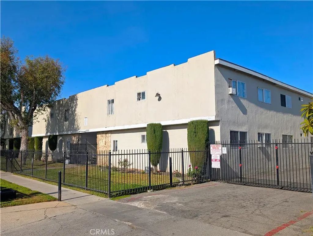 1221 W Brook, Santa Ana