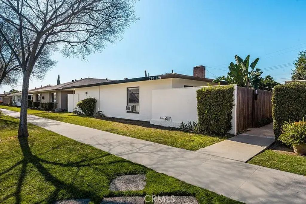 786 N Shattuck Pl, Orange