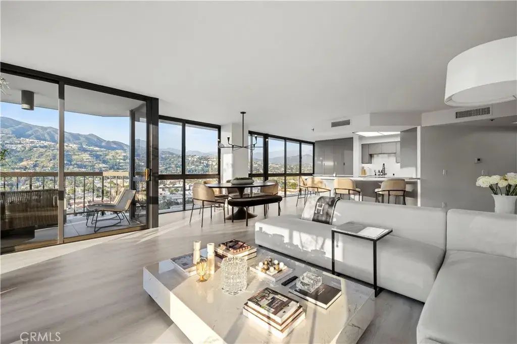 222 Monterey 1302, Glendale