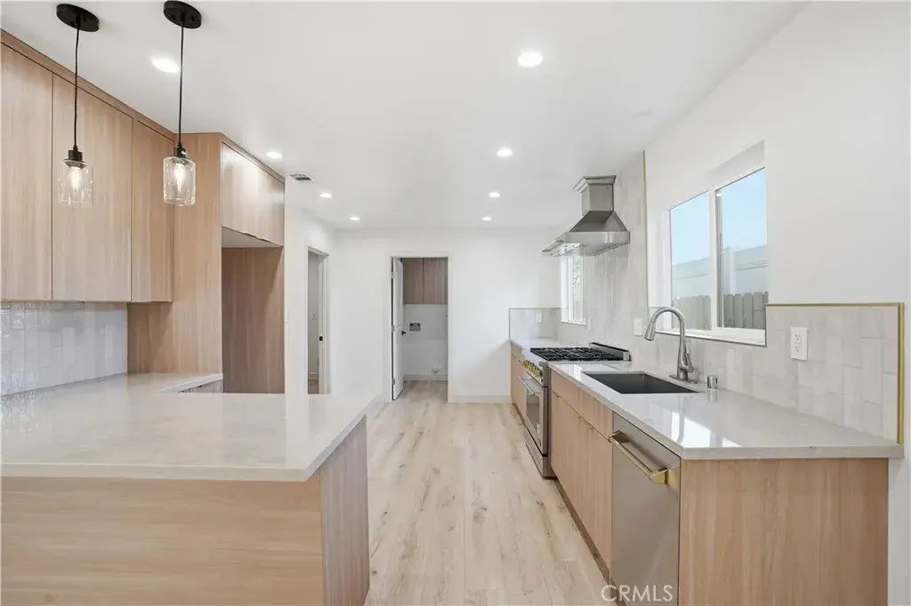 12952 Elkwood, North Hollywood