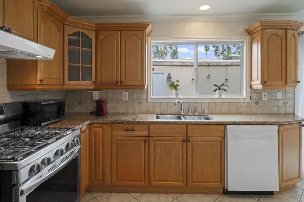 6521 Wystone Avenue 3, Reseda