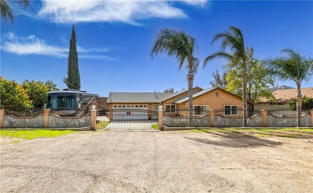 5974 Canal, Jurupa Valley