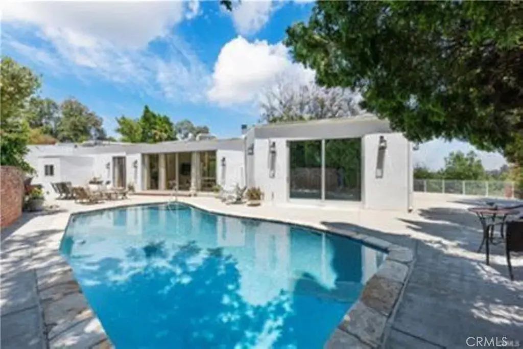 5353 Shirley Avenue, Tarzana