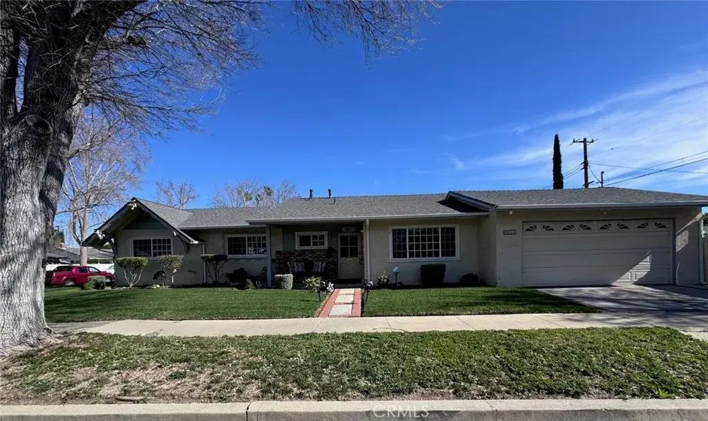 6656 Cleomoore, West Hills