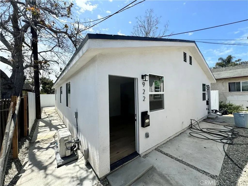 922 E Lanzit Avenue, Los Angeles