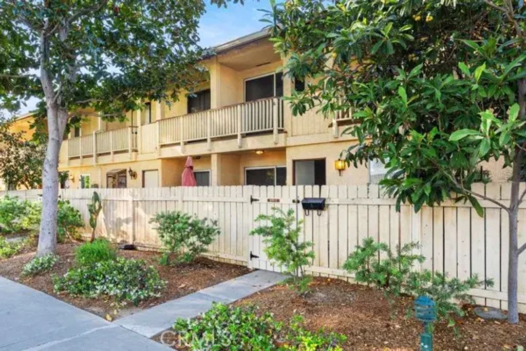 8111 Canby Avenue 3, Reseda