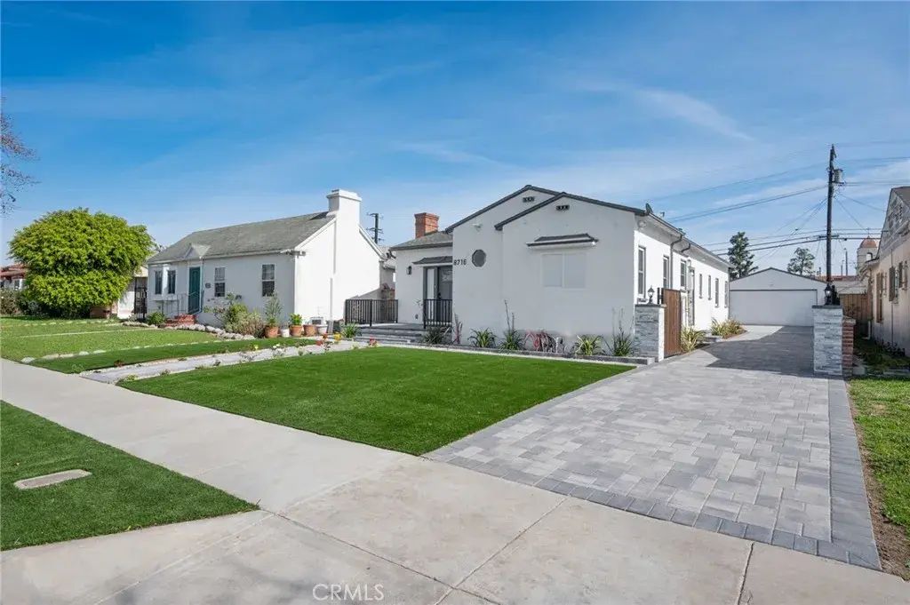 8716 S 10th Avenue, Inglewood