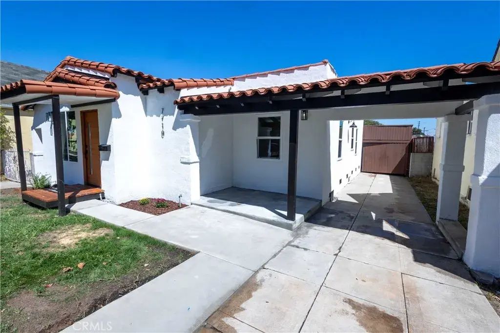 7710 S Halldale Avenue, Los Angeles