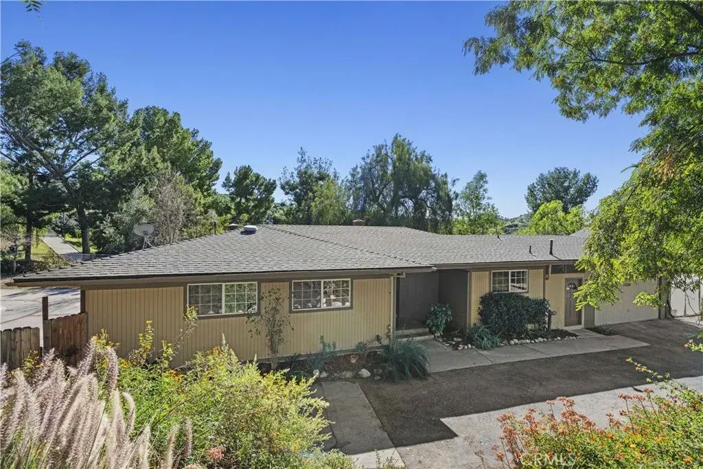 10320 Valley Glow, Sunland