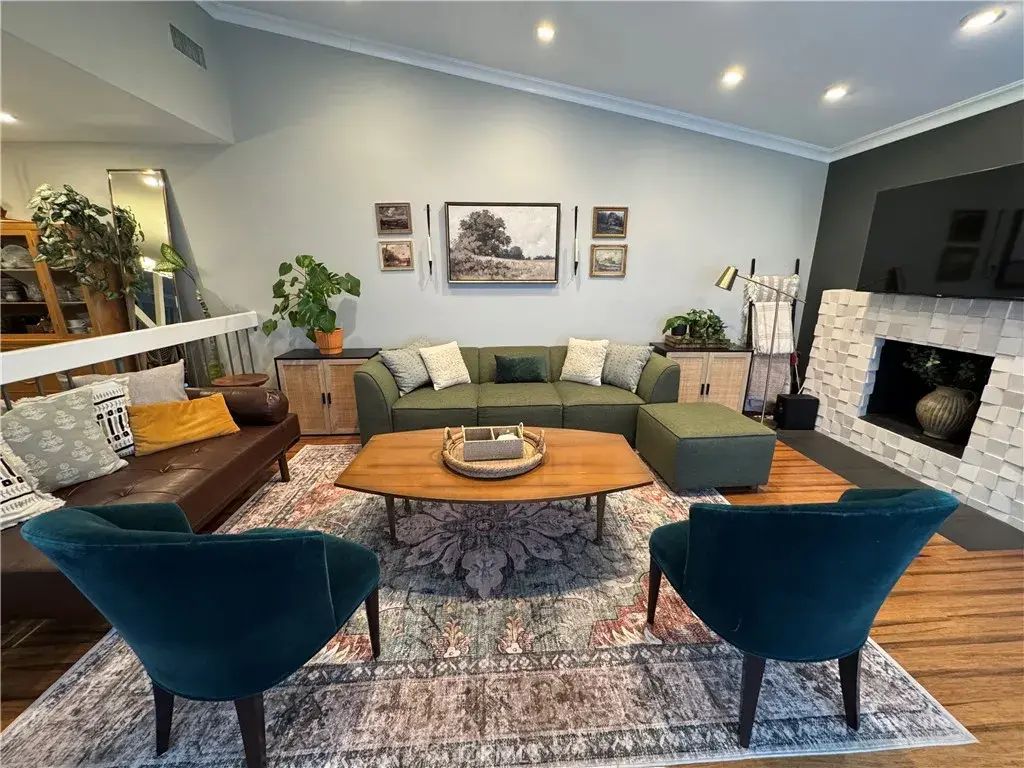 10141 Valley Circle Boulevard 4, Chatsworth