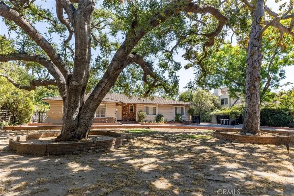 1640 Bedford, San Marino