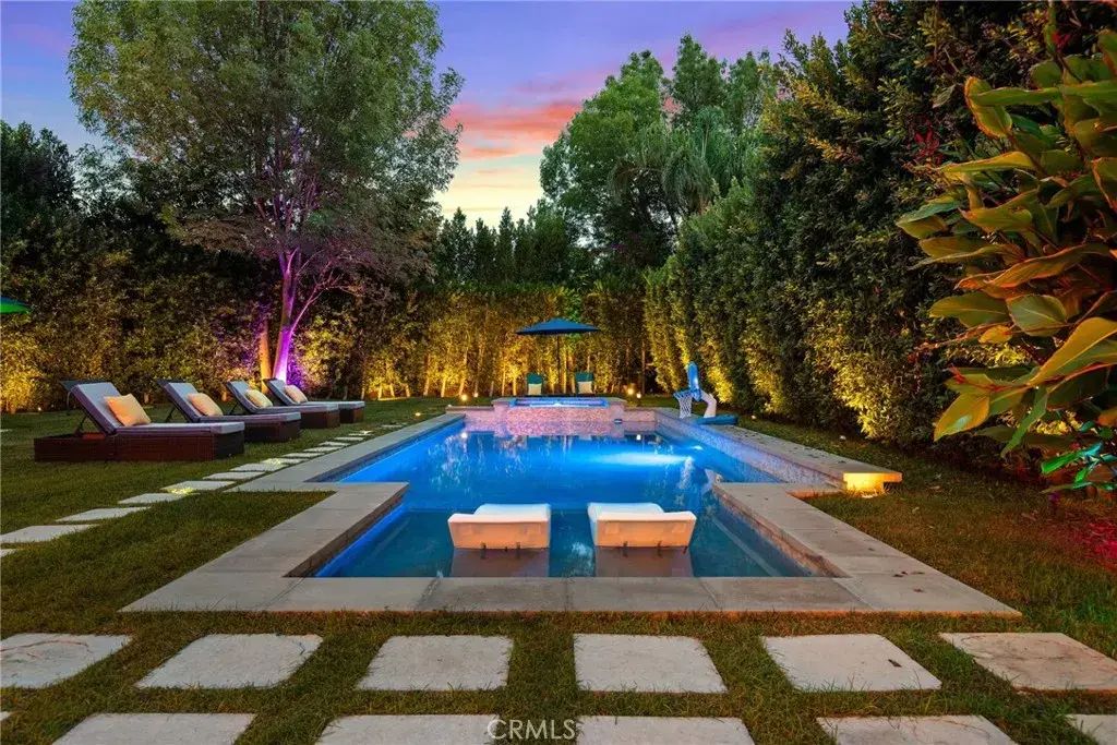 22900 Hatteras Avenue, Woodland Hills